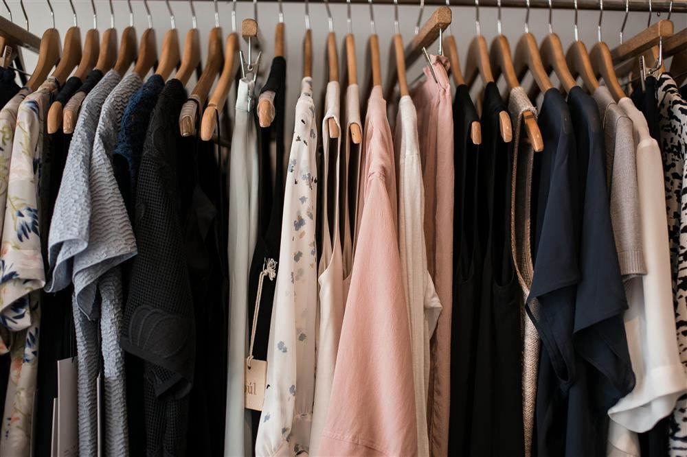  closet of clothes hangin